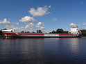 Nákladní loď Wagenborg na Soutok Nord-Ostsee-Kanal pluje ve směru Kiel – Brunsbüttel.