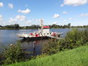 Kotvící loď v přístavišti Schülp na východním břehu Nord-Ostsee-Kanal. 